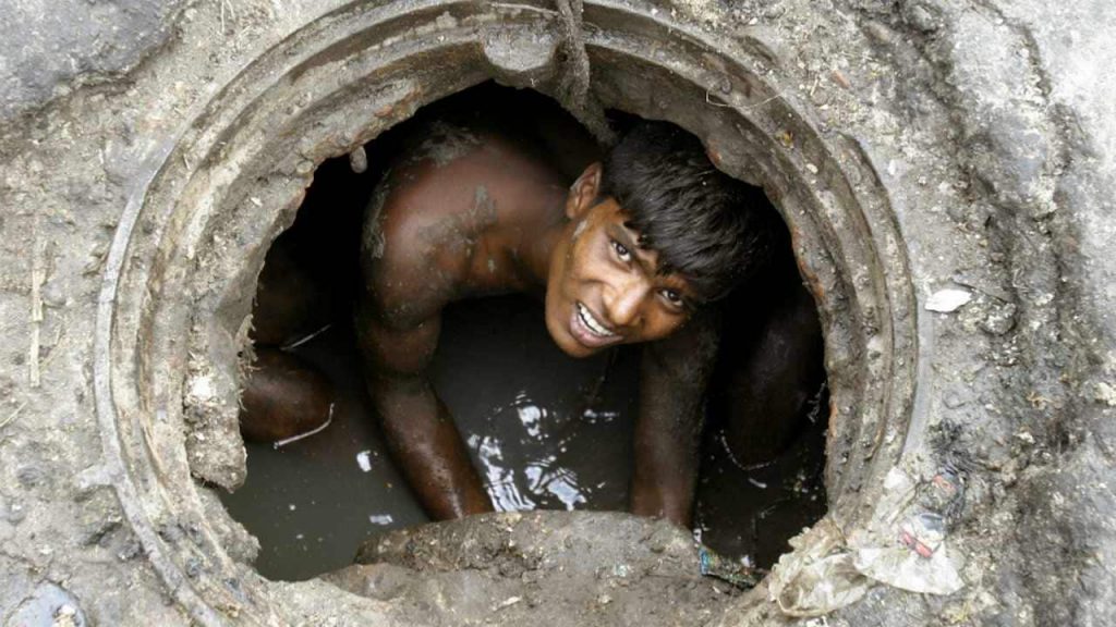 sad-manual-scavenging-exists-even-70-years-after-independence-kejriwal